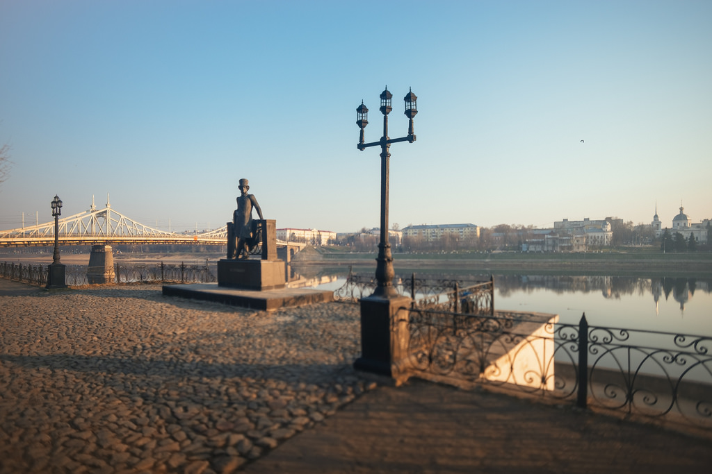 Памятник Пушкину в Горсаду вид тверь обои достопримечательности