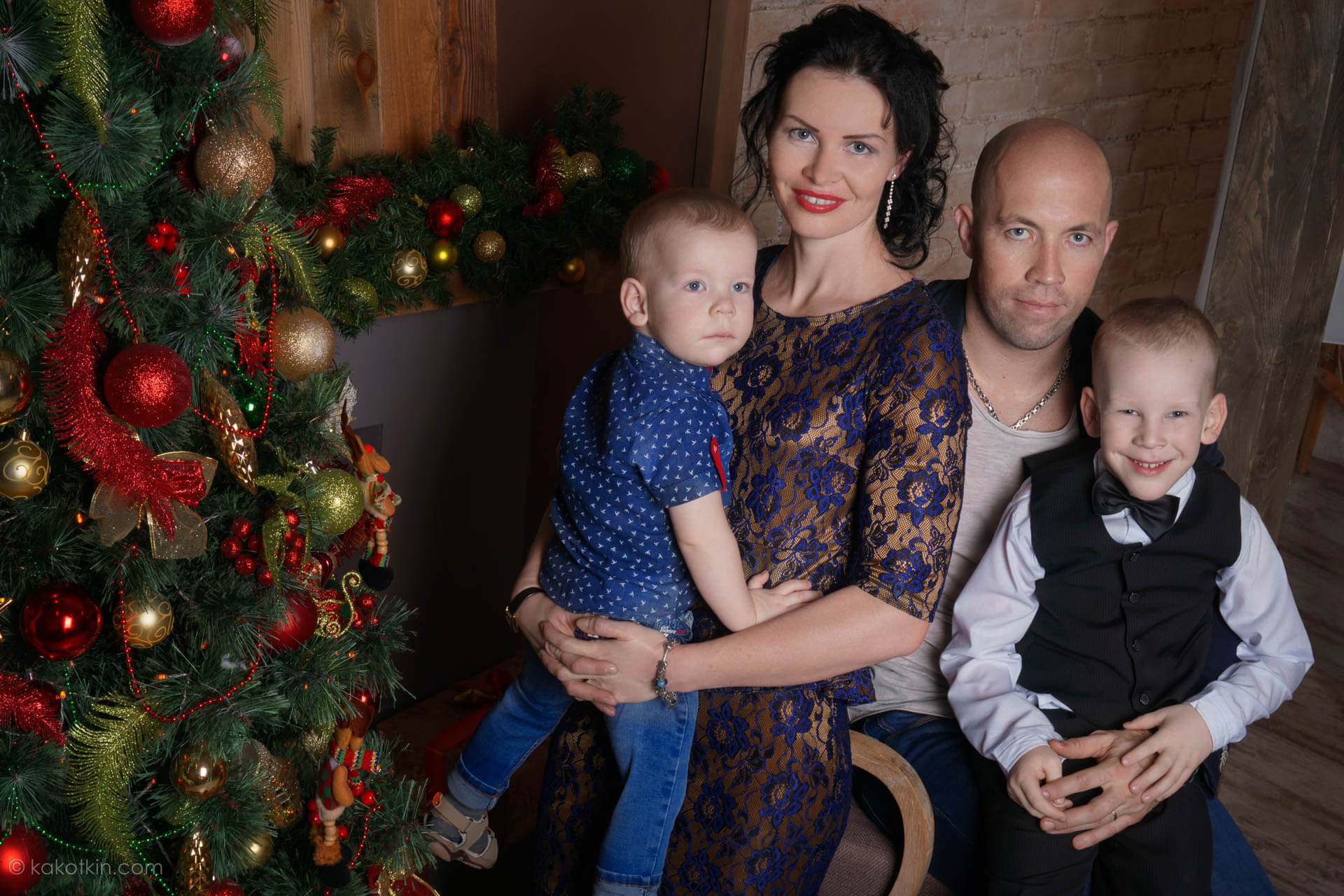 Фотосессия новогодняя семейная в студии Артбаза в Твери фотограф Роман Какоткин