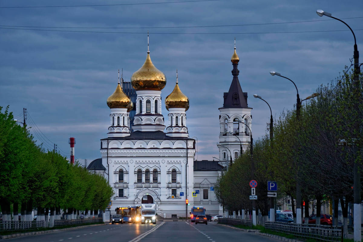 Собор святого Александра Невского в Твери на проспекте Чайковского