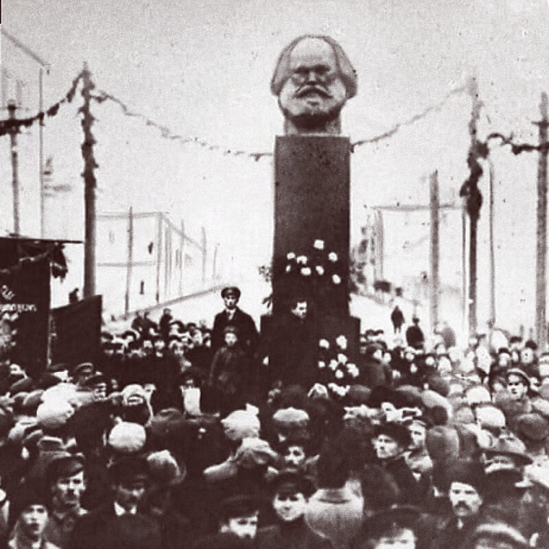 Первый памятник Марксу на Площади Ленина в Тверии - источник https://marina-shandar.livejournal.com/26300.html