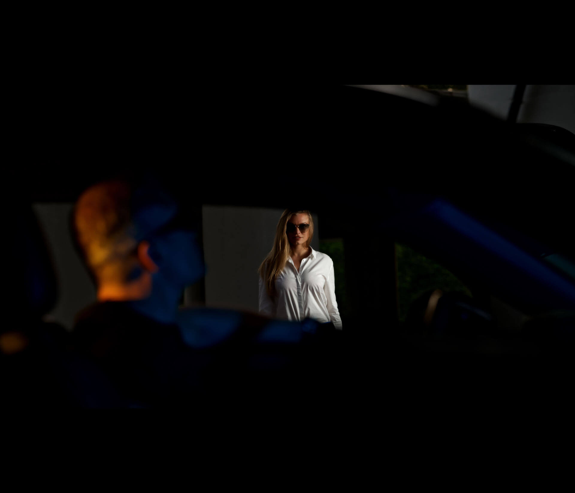 Фотосъёмка автомобиля Dodge Challenger с девушкой моделью