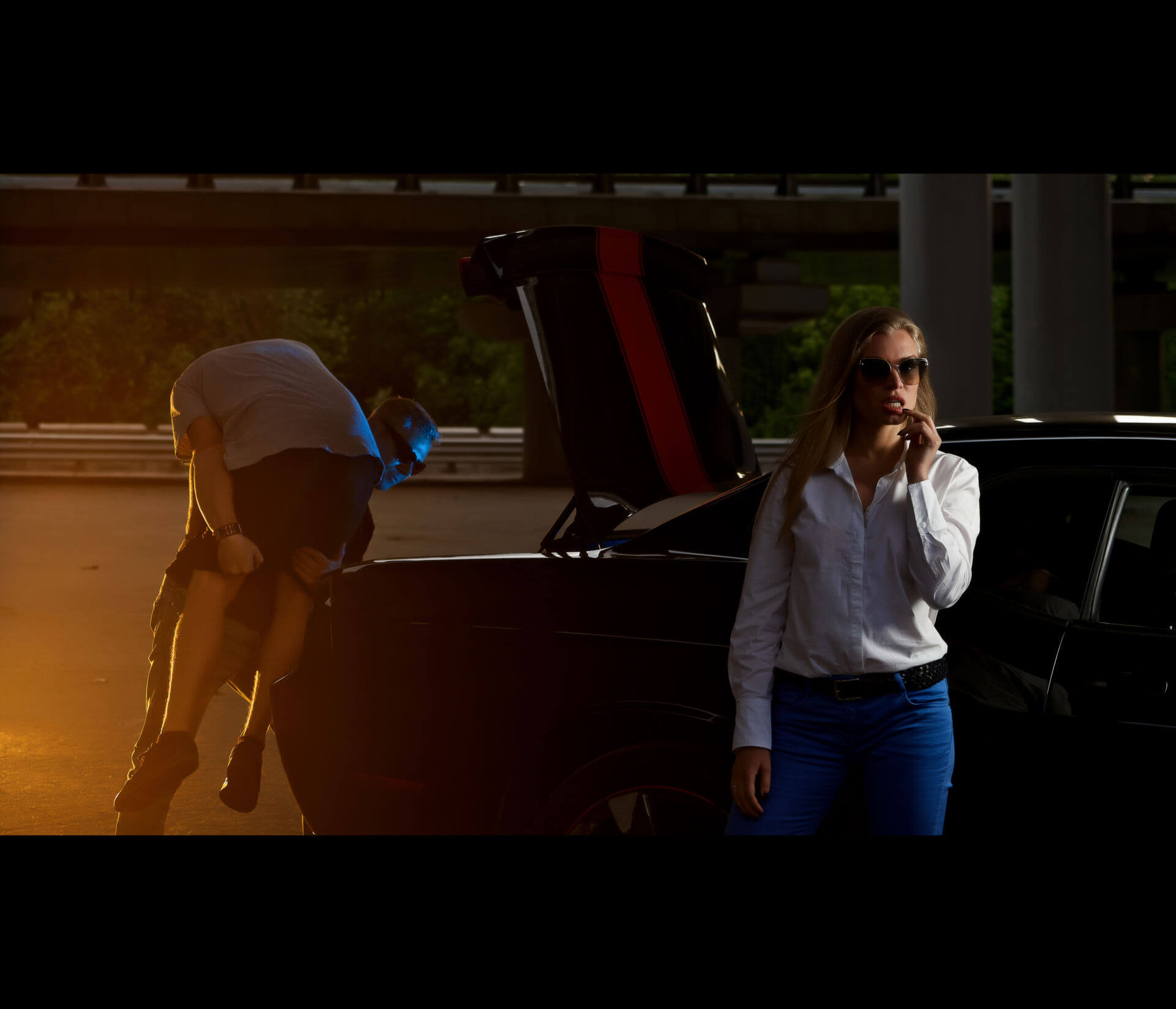 Труп в багажнике суперкара - криминальная фотосессия с автомобилем и девушкой 
