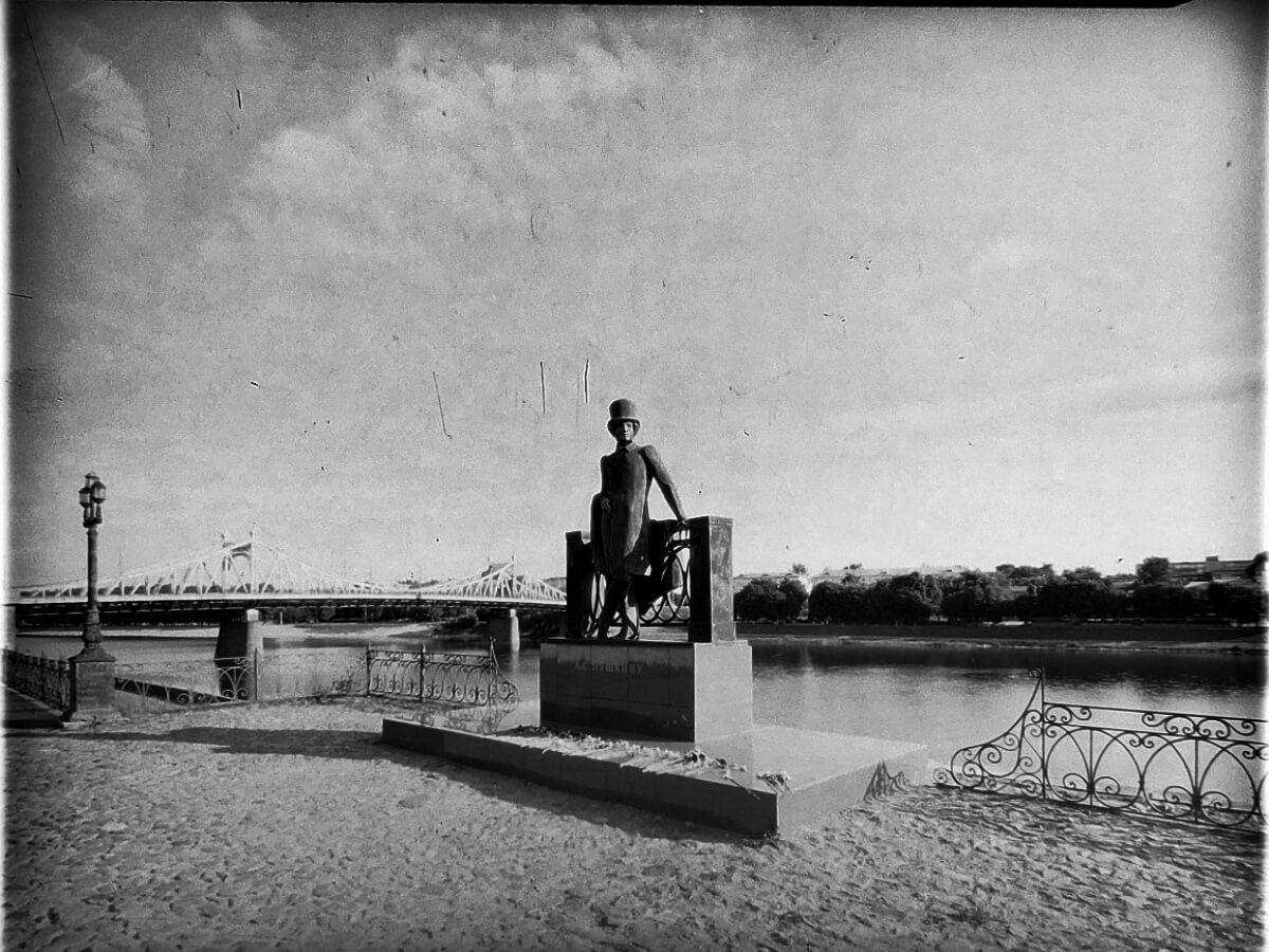 Памятник Пушкину горсад старый мост Тверь