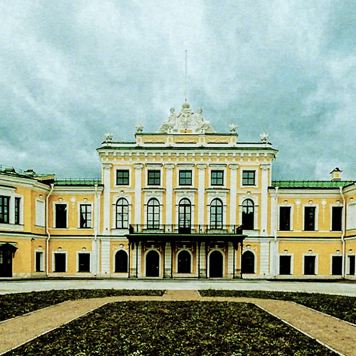 Императорский дворец