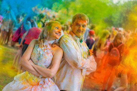 Фотосъемка фестиваля красок Холи – необычная свадебная фотосессия в Твери.