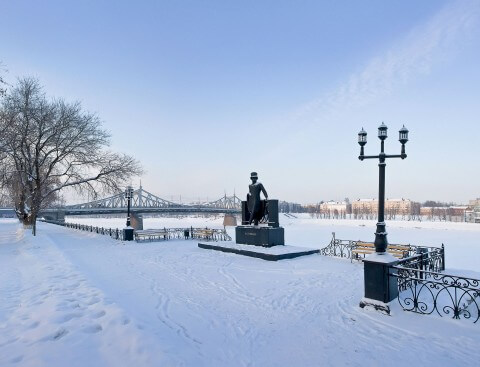Памятник Пушкину. Вид из Городского Сада